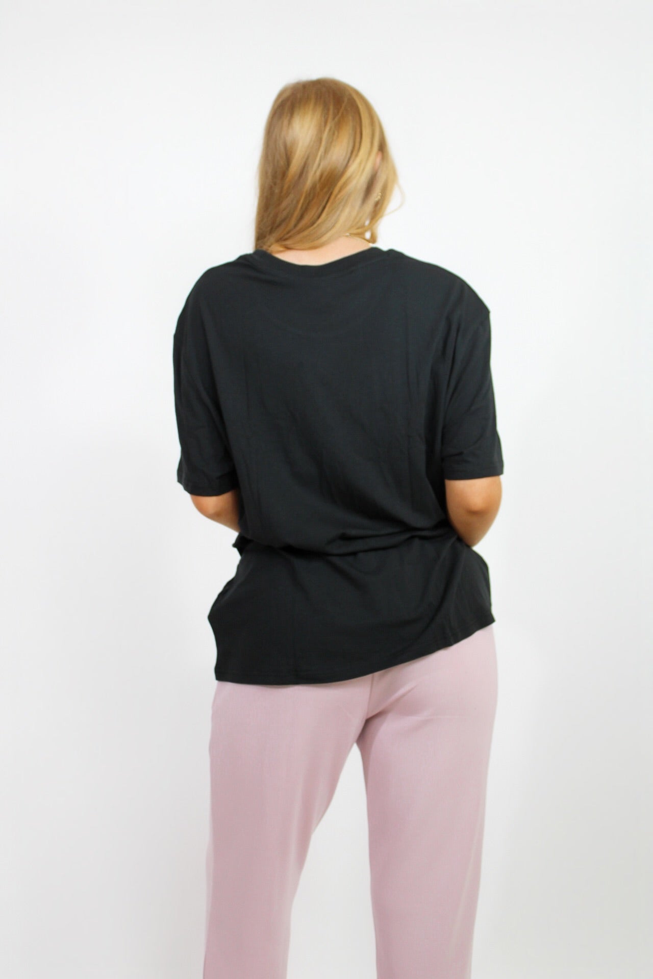 Varley Leighton Boyfriend Tee in soft fabric, featuring a relaxed fit and classic crew neckline, casual everyday t-shirt.