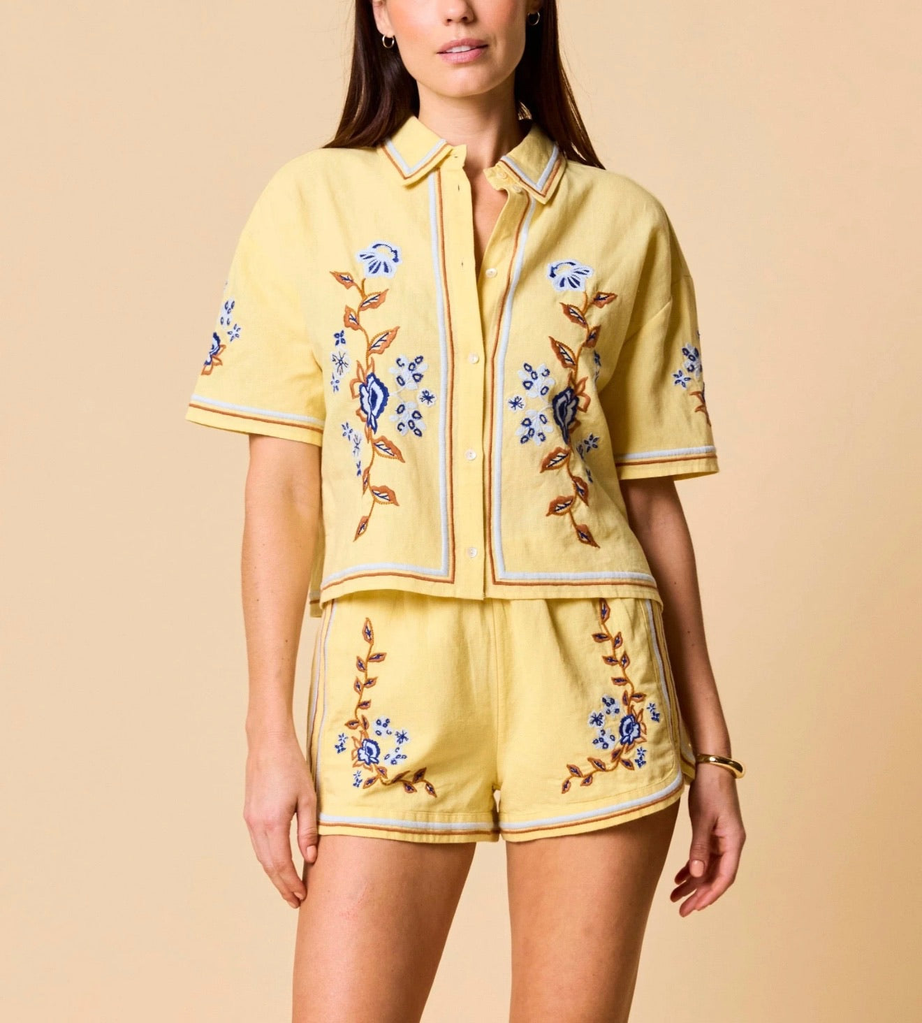 Wynona Top by CLEOBELLA in Impala color, featuring a stylish, lightweight fabric and a relaxed fit with short sleeves.