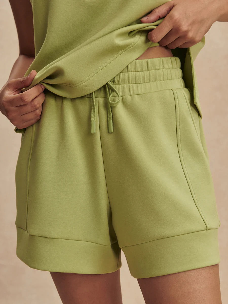 Varley Atrium High Rise Short 4.5 in Fern, showcasing the stylish high waist and vibrant green fabric with a relaxed fit.