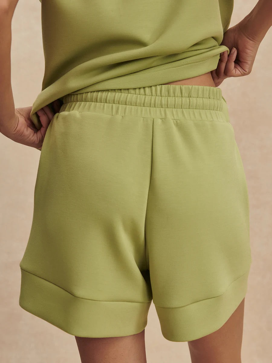 Varley Atrium High Rise Short 4.5 in Fern, stylish women's activewear shorts with a high-rise fit and vibrant fern print.