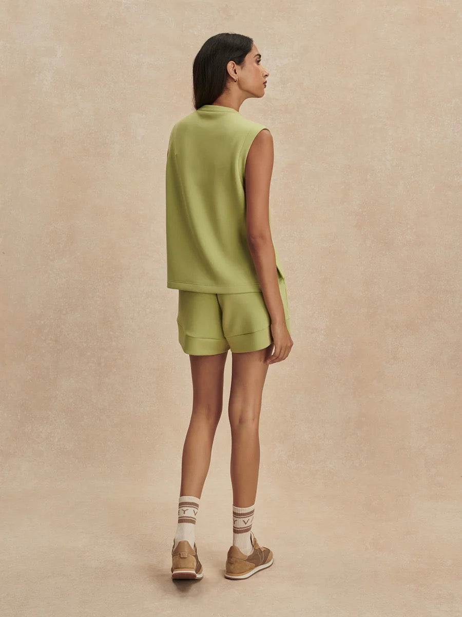 Varley Atrium High Rise Short 4.5 Fern with a flattering high waist and soft fabric, shown in a vibrant green color.