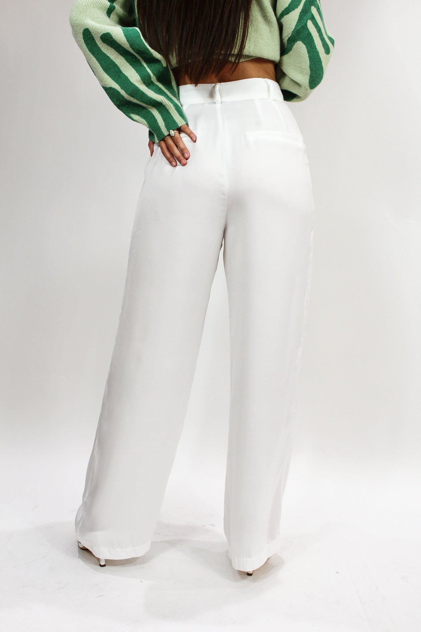 Crisp White Trousers - Shopsisterology