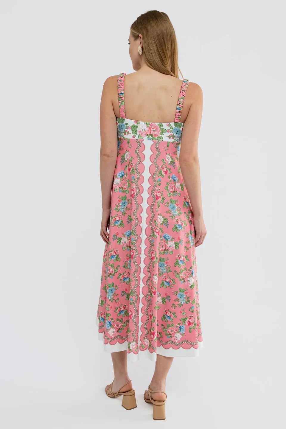 Smith & Quinn Lochlain Dress in Cottage Rose pattern, featuring a floral design and elegant fit, displayed on a mannequin.