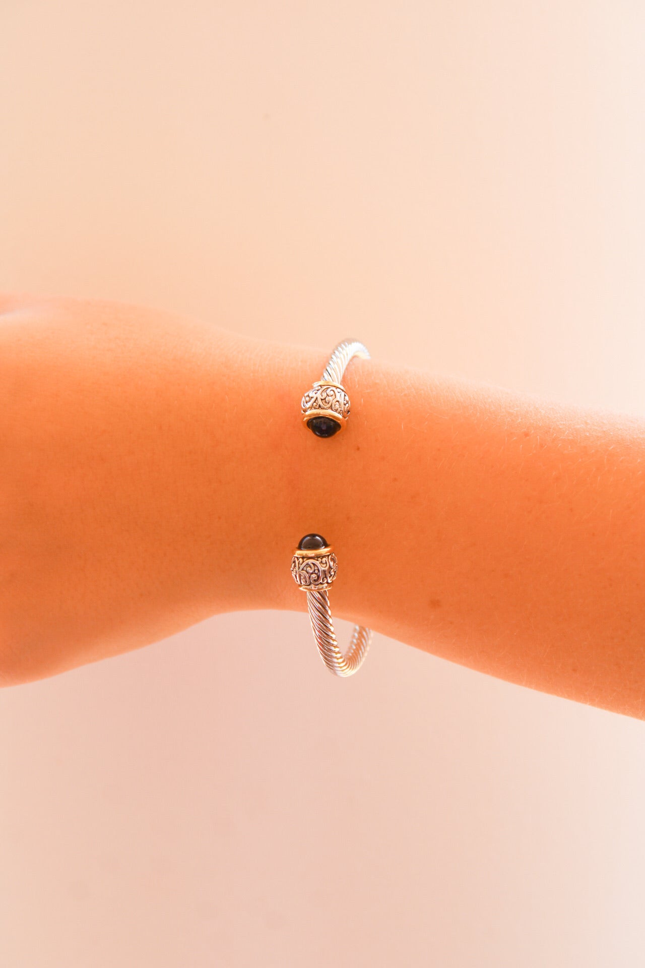 Circle Cable Cuff