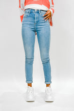 Load image into Gallery viewer, Good to be Back Highwaisted Jeans
